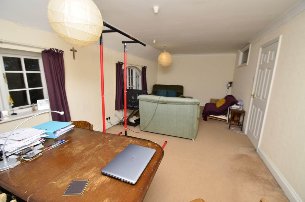 Property photo 3 of 6