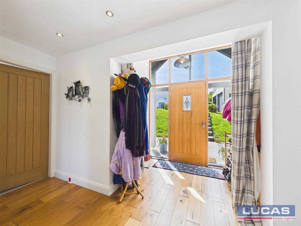 Property photo 3 of 33