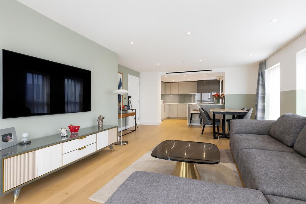 Property photo 3 of 12