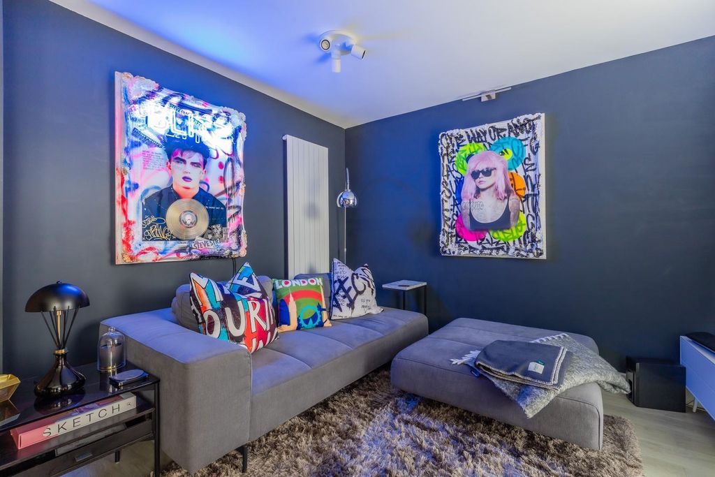 Property photo 1 of 25 Sitting Room