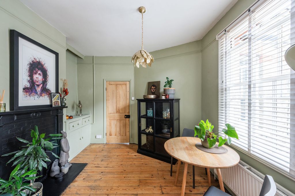 Property photo 3 of 17