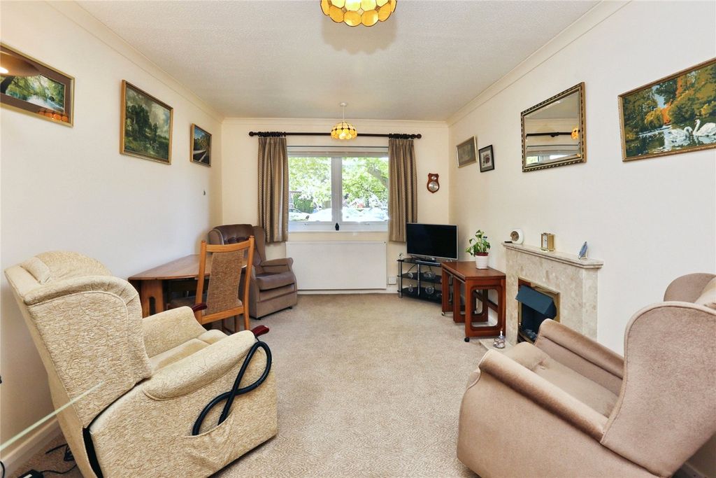 Property photo 3 of 27 Living Room