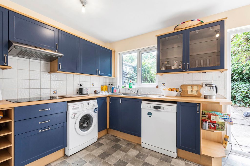 Property photo 3 of 17 Kitchen