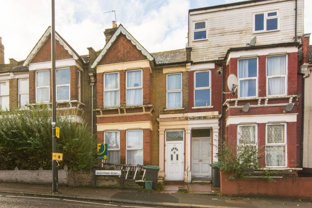 Property photo 1 of 3