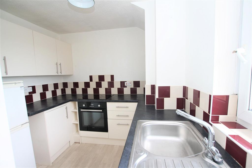 Property photo 3 of 6 Kitchen