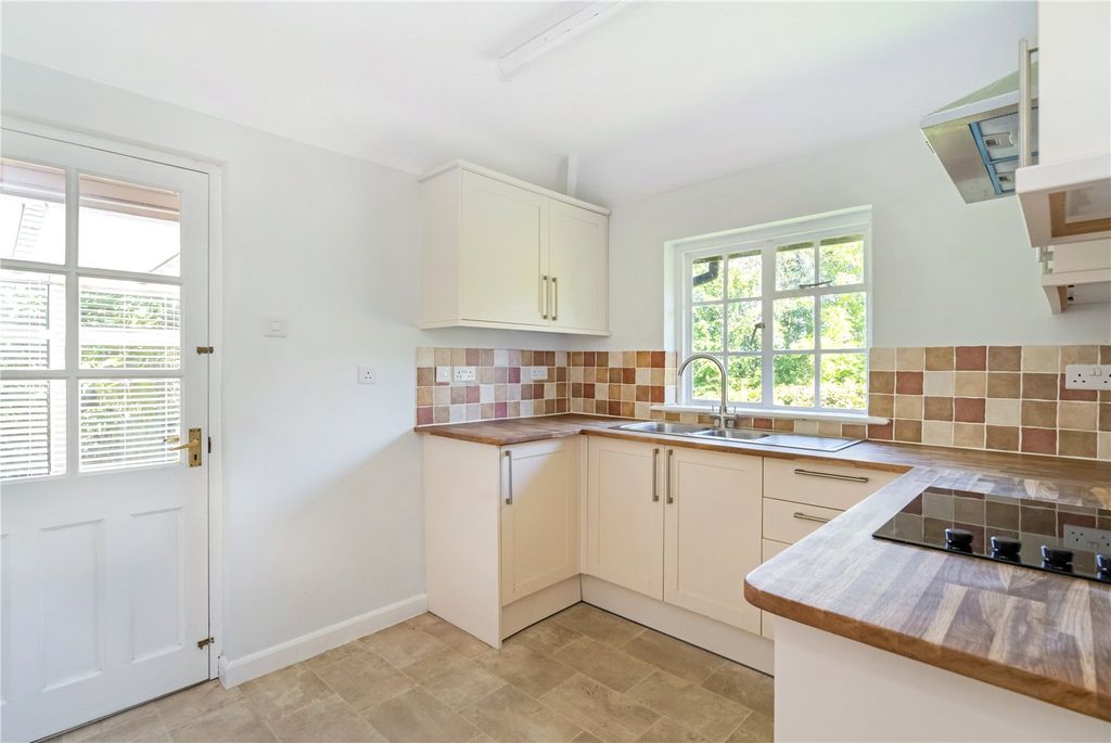 Property photo 3 of 9 Kitchen