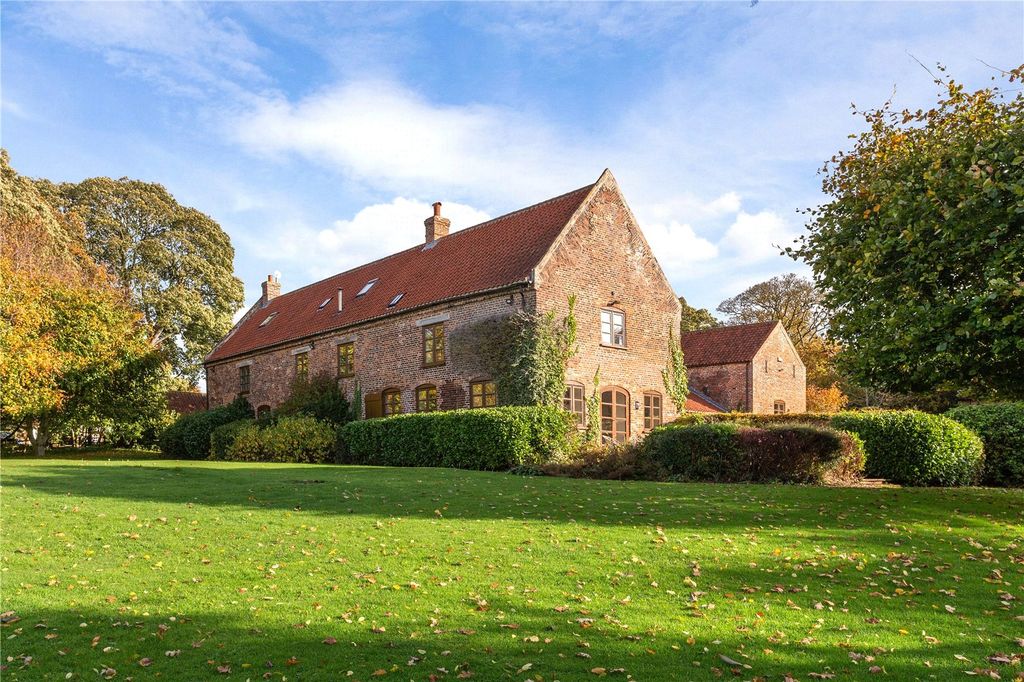 Property photo 2 of 19 Rear View