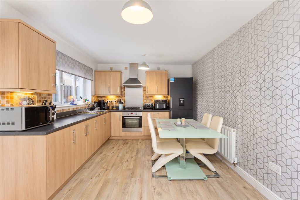 Property photo 3 of 38 6.Jpg