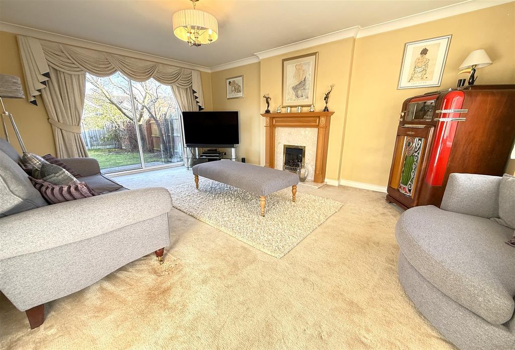 Property photo 3 of 26 Sitting Room