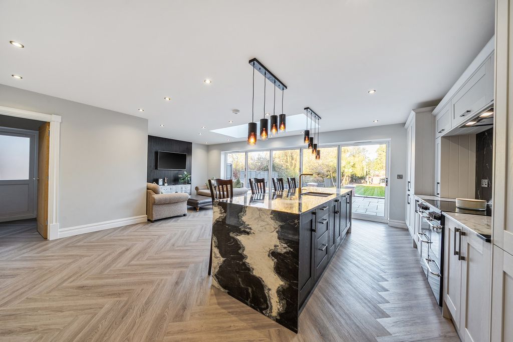 Property photo 3 of 24