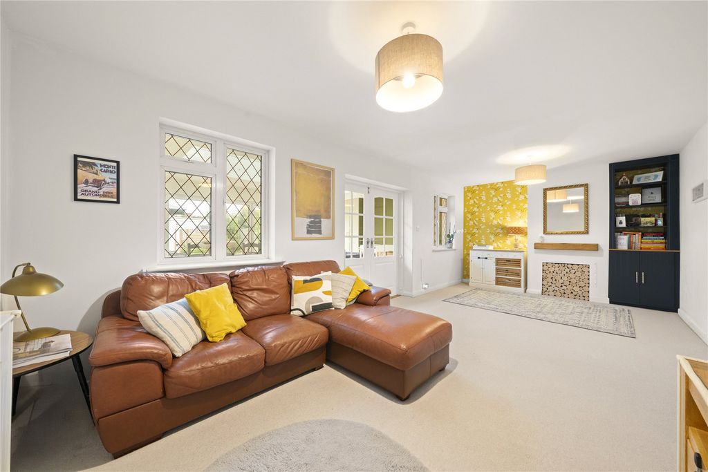 Property photo 3 of 16 Sitting Room