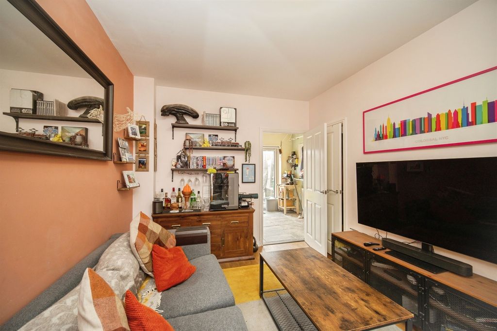 Property photo 3 of 18