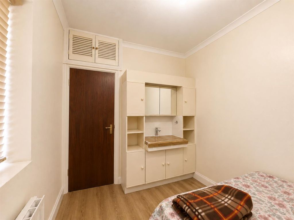 Property photo 3 of 10 9d6Bc6c7-801F-4314-A794-38Bca702E75d.Png