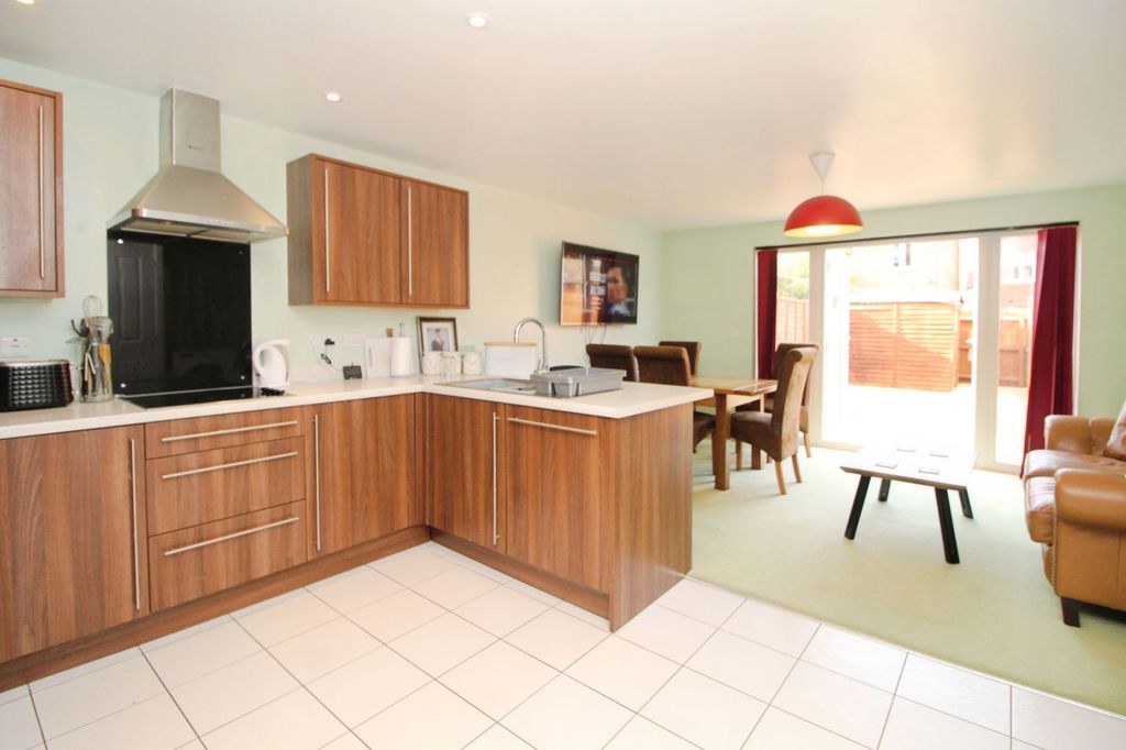 Property photo 2 of 23