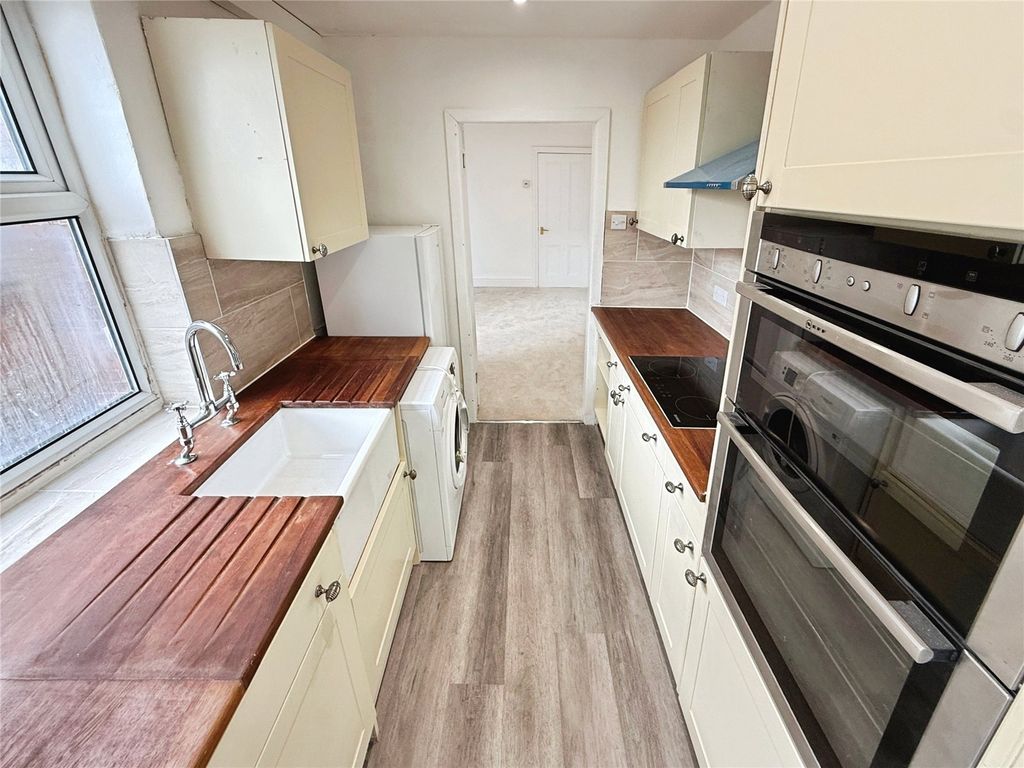 Property photo 3 of 13 Kitchen