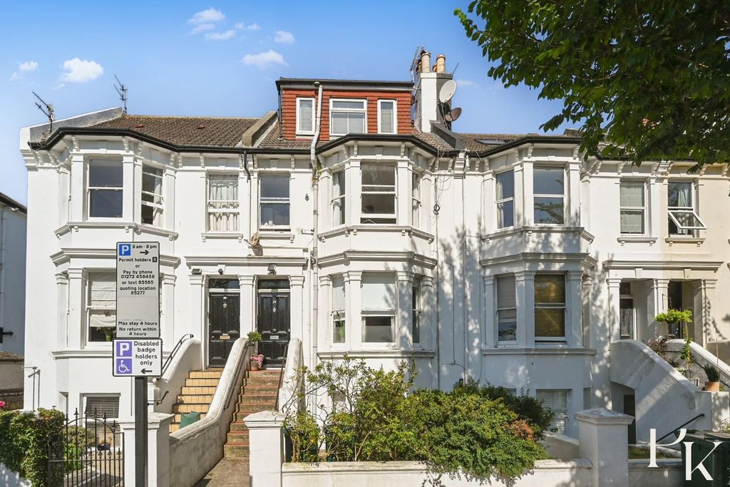 Property photo 1 of 13 Flt4 , 24 Westbourne Gardens (15).Jpg