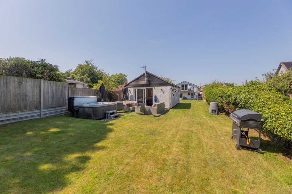Property photo 2 of 23
