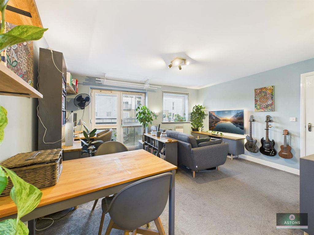 Property photo 2 of 9 Cam04622G0-Pr0114-Still005.Jpg