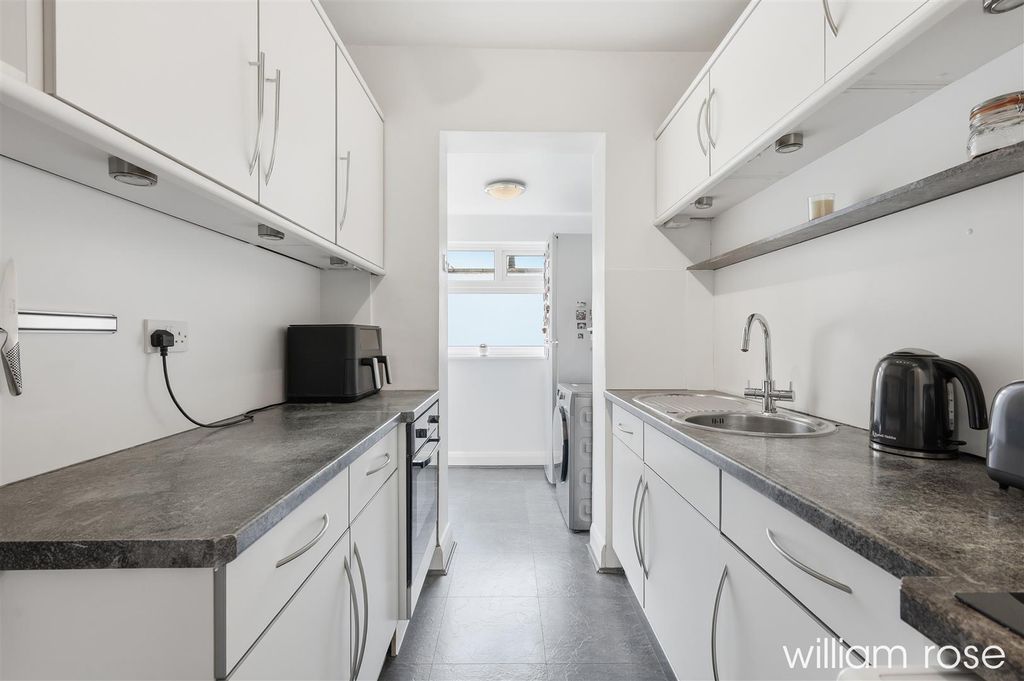 Property photo 3 of 17 24_Img_9829.Jpg