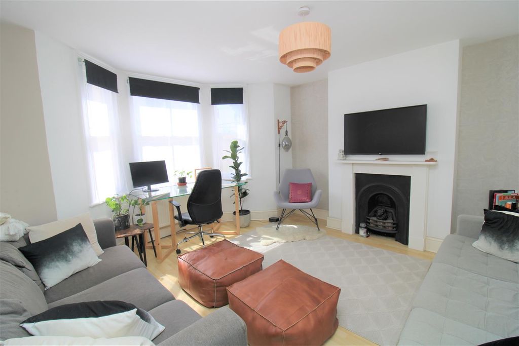 Property photo 1 of 6 Living Room