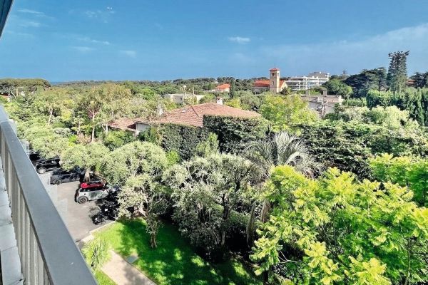 Property photo 1 of 2