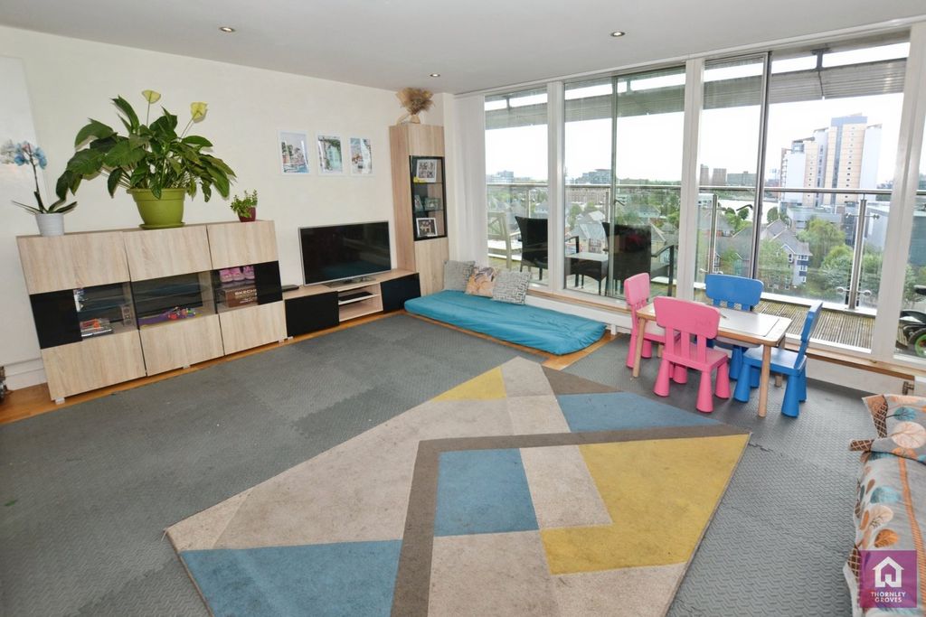 Property photo 2 of 17 Picture No. 25