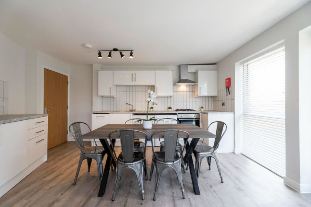 Property photo 2 of 10 1Fsf5 - Living Area / Kitchen