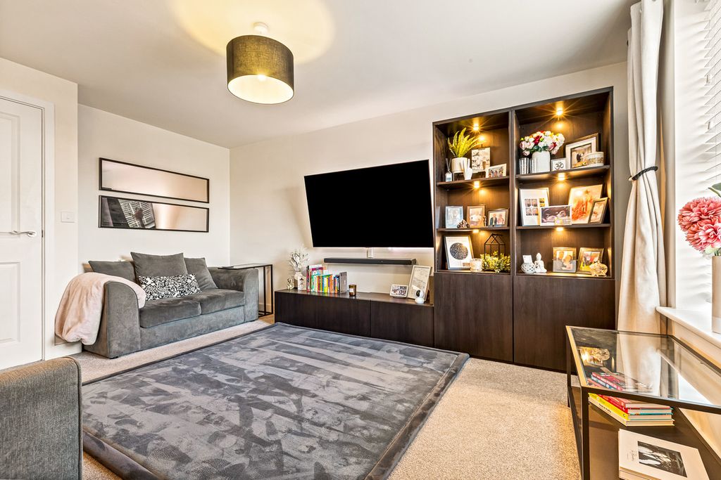 Property photo 3 of 20