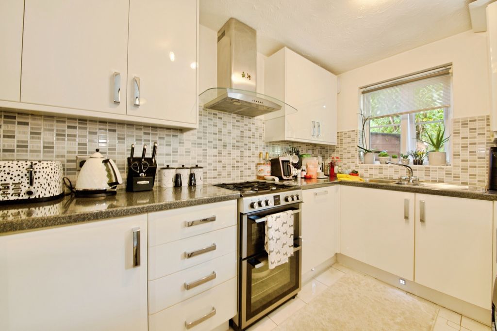 Property photo 3 of 18 Img_7018