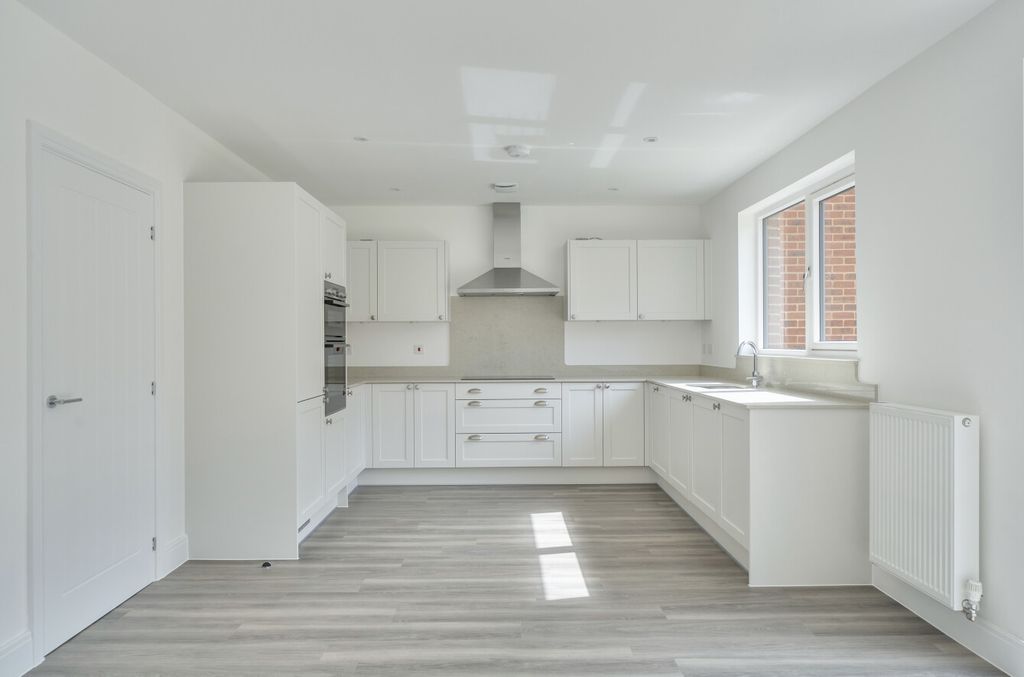 Property photo 3 of 19 1450530-26-6A01F6...
