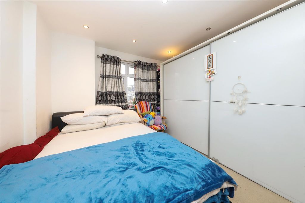 Property photo 3 of 7 Bedroom