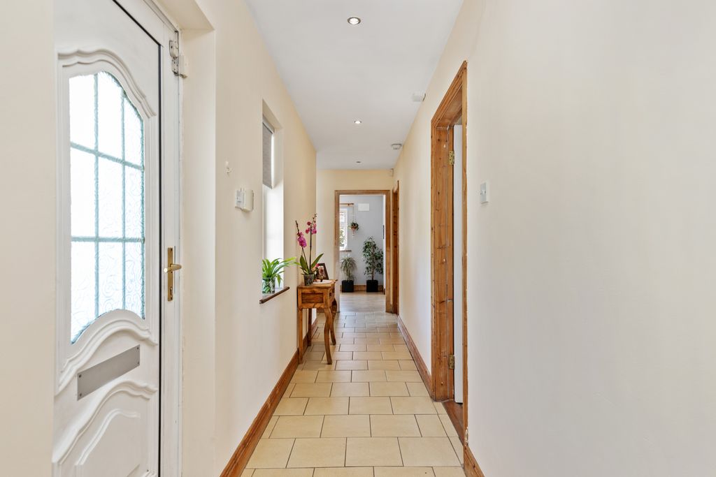 Property photo 2 of 34