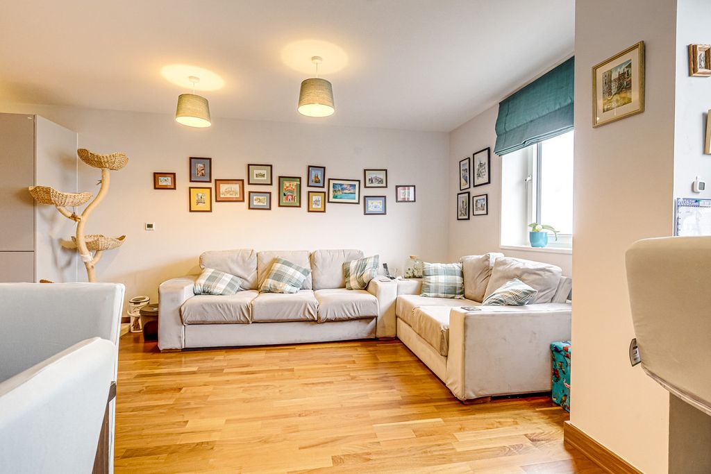 Property photo 3 of 23