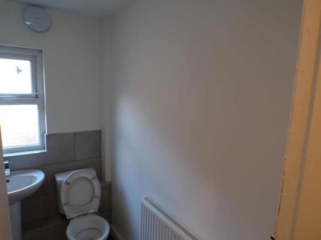 Property photo 1 of 9 This Well-Maintained Single Toilet Features A Mode...