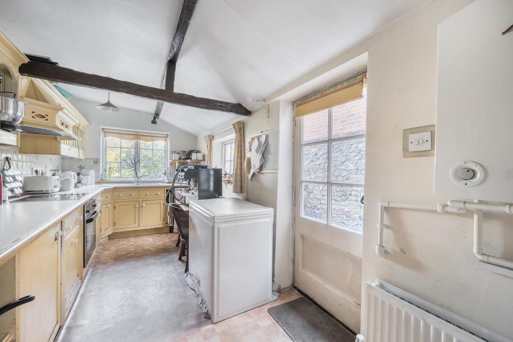 Property photo 2 of 17 Kitchen