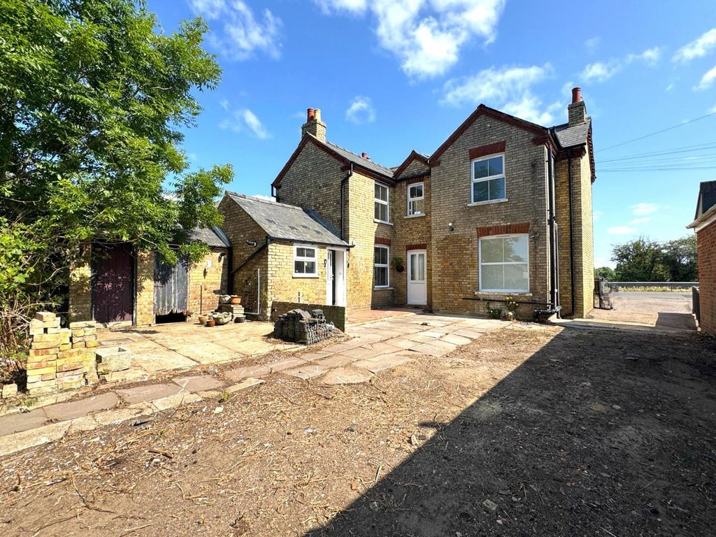 Property photo 2 of 28 Rear Garden