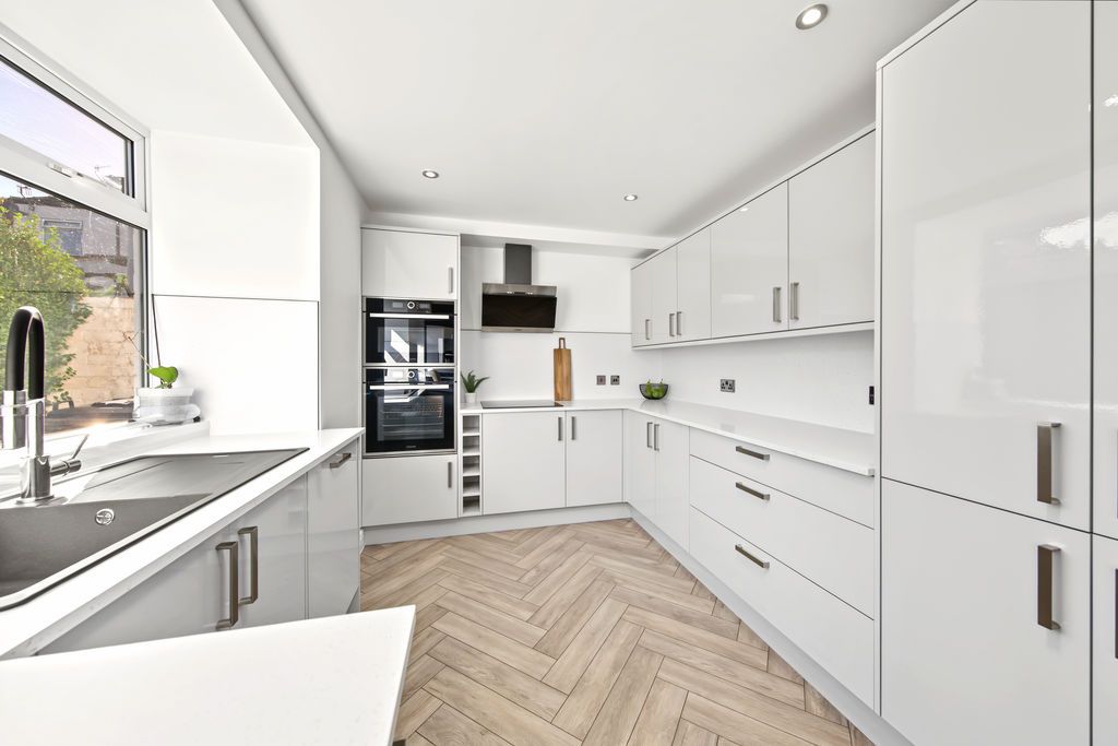 Property photo 2 of 25 Kitchen Diner