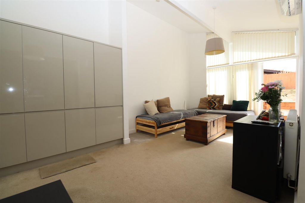 Property photo 2 of 13 New (22).Jpg