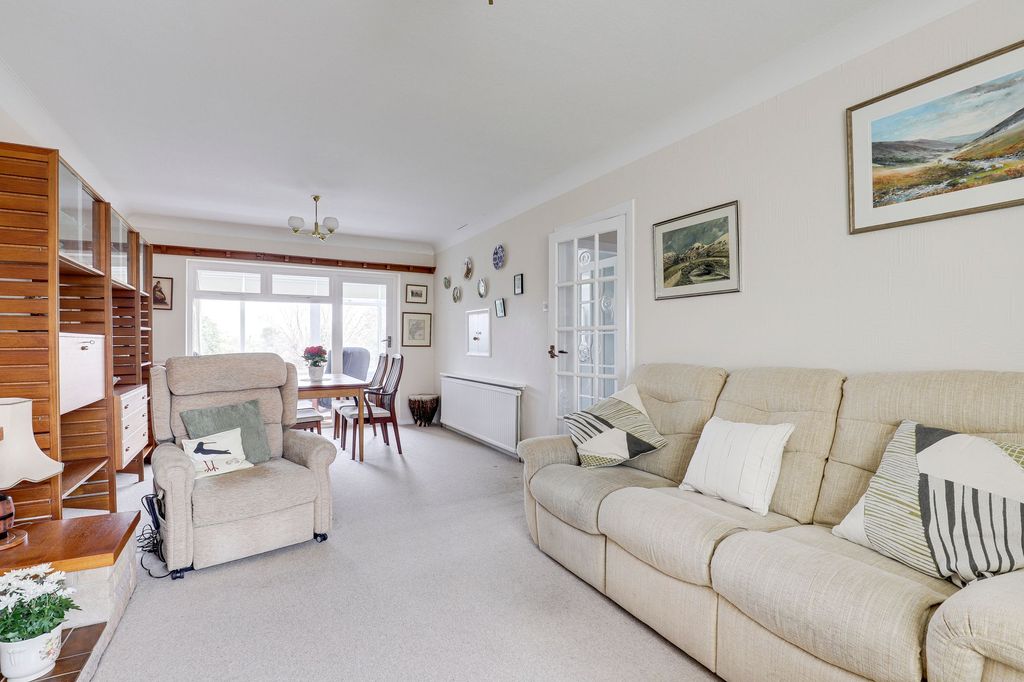 Property photo 2 of 27