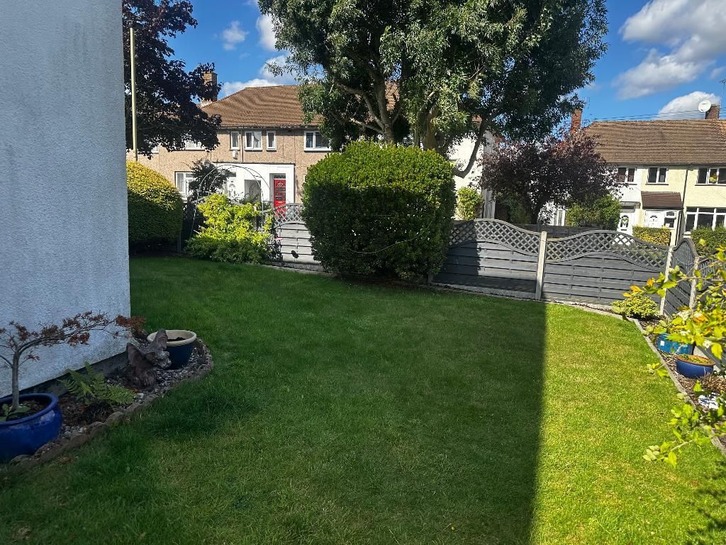 Property photo 1 of 18 Front Garden