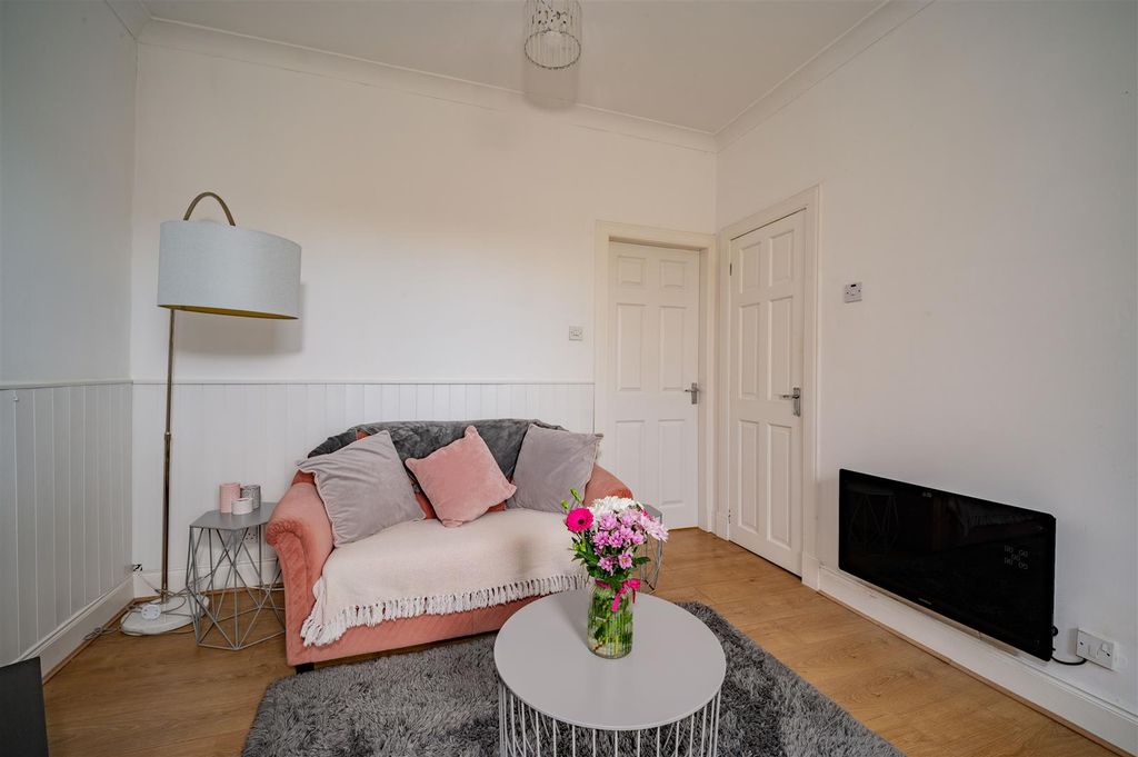 Property photo 2 of 12 1L15 Lawrence Street Bf-9.Jpg