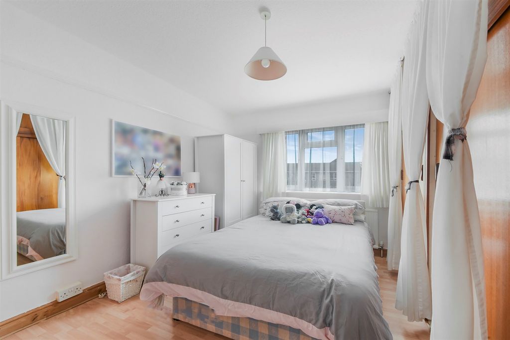 Property photo 3 of 8 Image