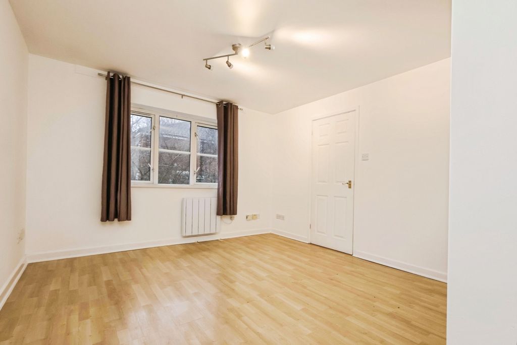 Property photo 3 of 12 Pbox-Img.Jpg