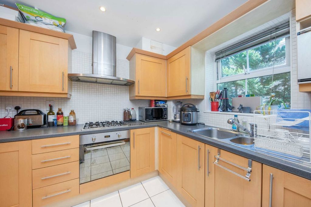 Property photo 3 of 4