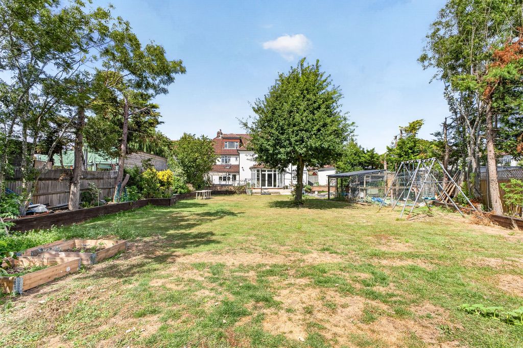 Property photo 3 of 34