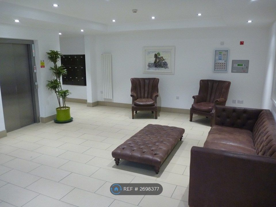 Property photo 2 of 17 Lobby