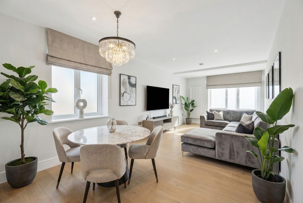 Property photo 2 of 5 Open Plan Room