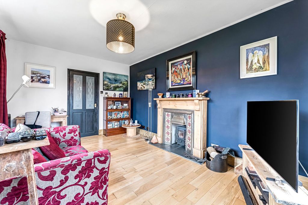 Property photo 3 of 25