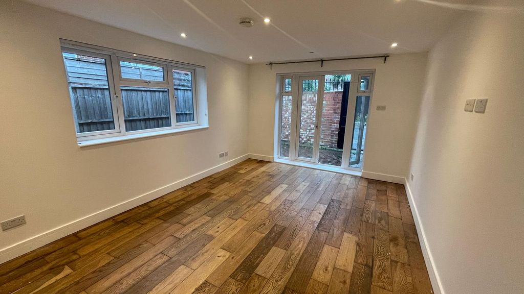 Property photo 1 of 3