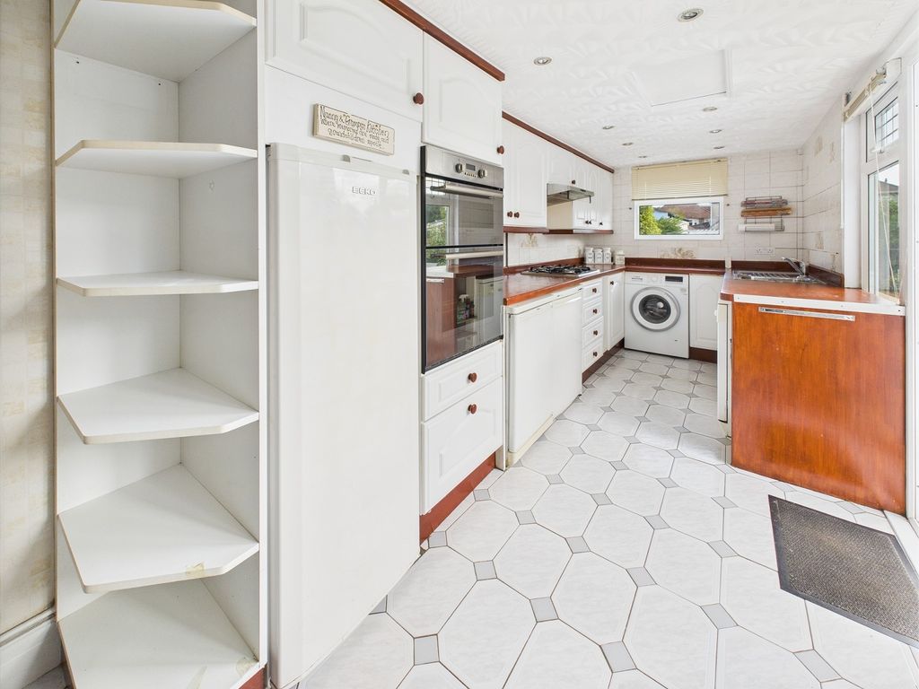 Property photo 3 of 28 Kitchen